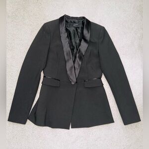 Women’s Zara black fitted blazer